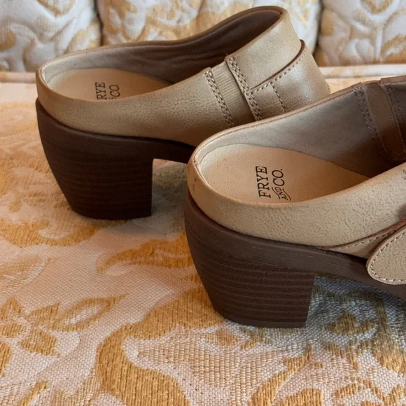 FRYE Leather Belted Harness Mules Clogs Block Heel 6 M Shoes Tan Beige - Picture 7 of 10